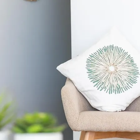 Apartman Ensuite Sea & Pool Views With Private Parking