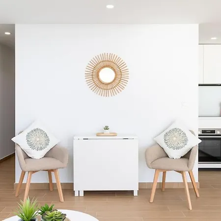 Apartman Ensuite Sea & Pool Views With Private Parking *