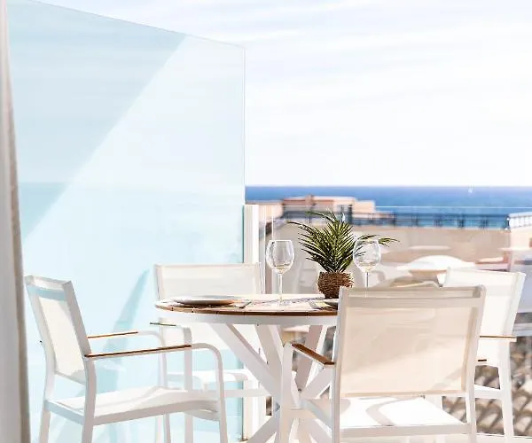 Ensuite Sea & Pool Views With Private Parking