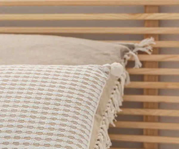 Ensuite Sea & Pool Views With Private Parking Lägenhet