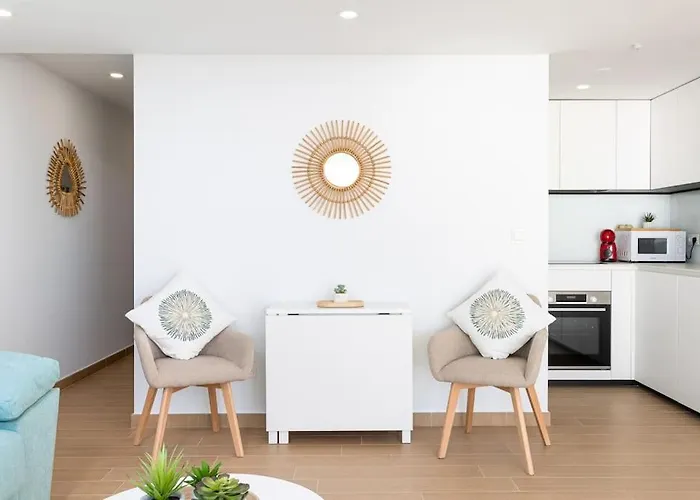 Lägenhet Ensuite Sea & Pool Views With Private Parking *