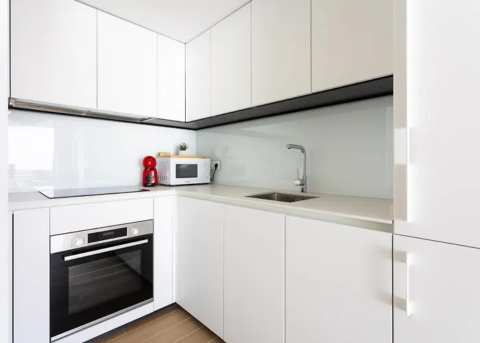 Ensuite Sea & Pool Views With Private Parking Lägenhet