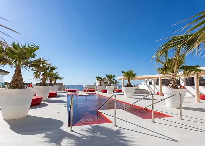 Ensuite Sea & Pool Views With Private Parking Lägenhet