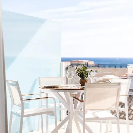 Ensuite Sea & Pool Views With Private Parking