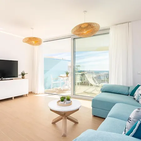 Ensuite Sea & Pool Views With Private Parking דירה פואנגירולה