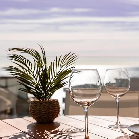 Ensuite Sea & Pool Views With Private Parking * פואנגירולה