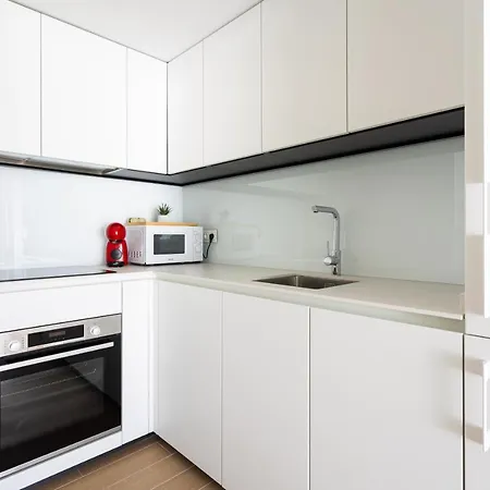 Ensuite Sea & Pool Views With Private Parking Apartment