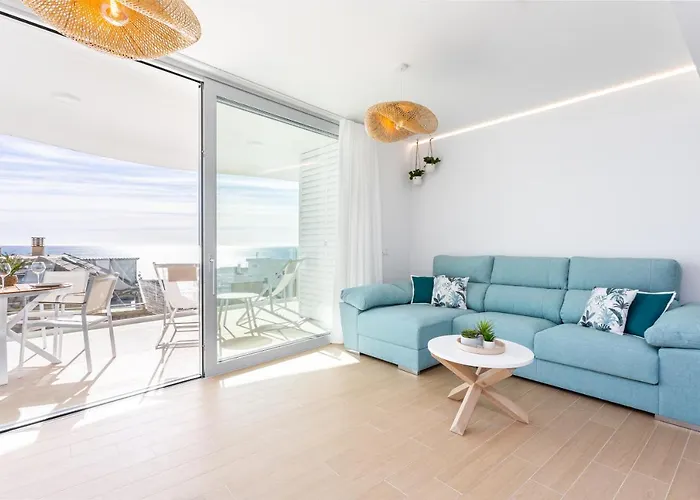 Ensuite Sea & Pool Views With Private Parking