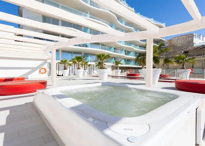 Appartamento Ensuite Sea & Pool Views With Private Parking *