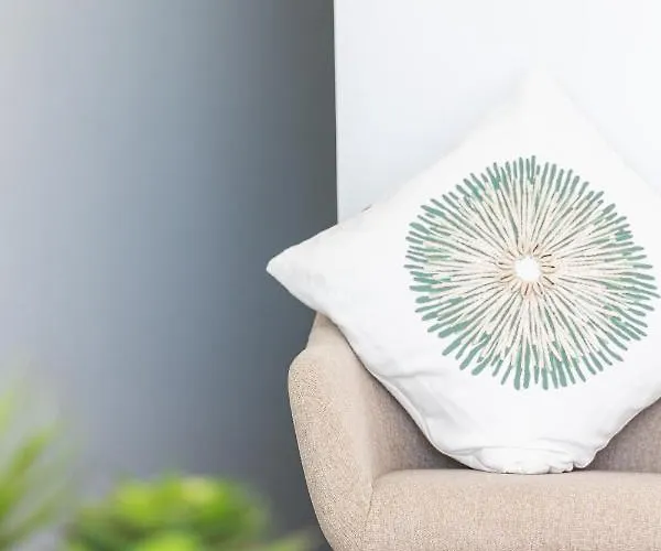 Апартаменты Ensuite Sea & Pool Views With Private Parking