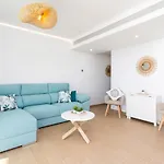 Ensuite Sea & Pool Views With Private Parking شقة *