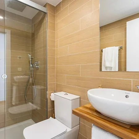 Ensuite Sea & Pool Views With Private Parking Lägenhet