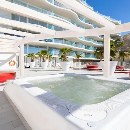 Lägenhet Ensuite Sea & Pool Views With Private Parking *