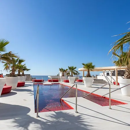 Ensuite Sea & Pool Views With Private Parking Lägenhet